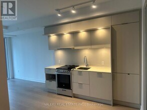 448 Burnhamthorpe Rd W in Mississauga, ON - Building Photo - Building Photo