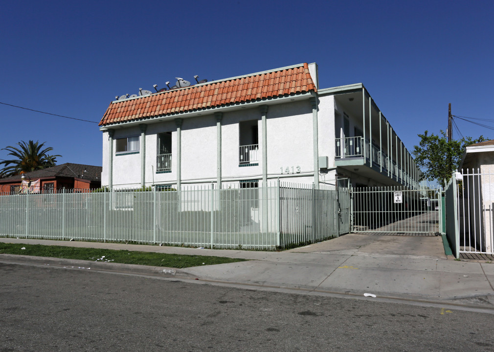 1413 W 105th St in Los Angeles, CA - Building Photo