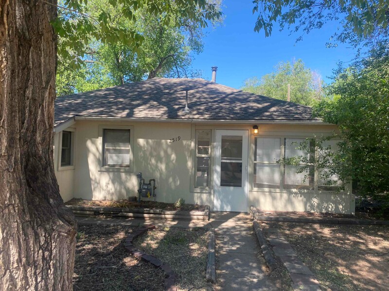 2519 E Monument St in Colorado Springs, CO - Building Photo