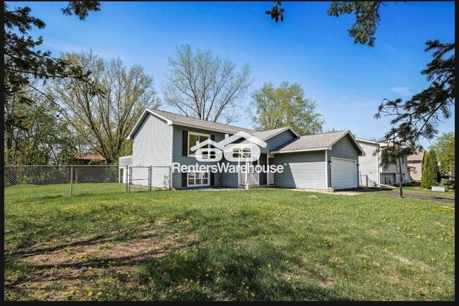 670 Doris Ave in Shoreview, MN - Building Photo - Building Photo