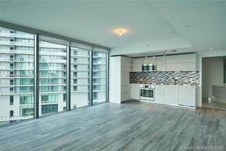 650 NE 32nd St, Unit 1208 in Miami, FL - Building Photo - Building Photo