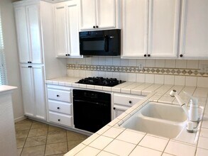 2848 Karitsa Ave in Sacramento, CA - Building Photo - Building Photo