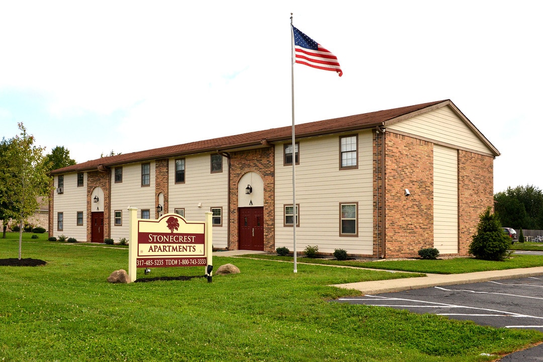 Stonecrest Apartments in Fortville, IN - Foto de edificio