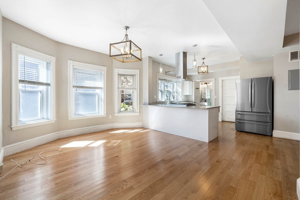 8 Cherry St, Unit 2 in Somerville, MA - Building Photo