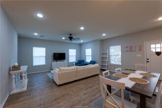 1133 Oney Hervey Dr in College Station, TX - Building Photo - Building Photo