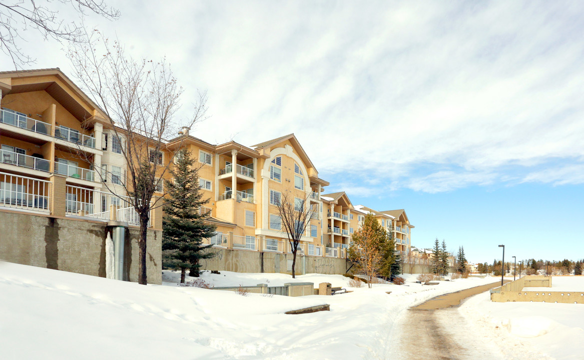 Sierras on the Lake in Edmonton, AB - Building Photo