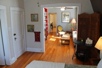 4903 N Hoyne Ave, Unit 2 in Chicago, IL - Foto de edificio - Building Photo