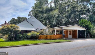 3301 Old Jonesboro Rd in Hapeville, GA - Foto de edificio - Building Photo