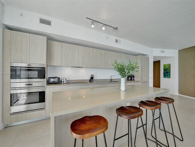 4111 S Ocean Dr in Hollywood, FL - Building Photo - Building Photo