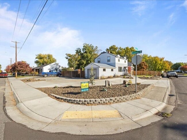 910 Torbett St in Richland, WA - Building Photo - Building Photo