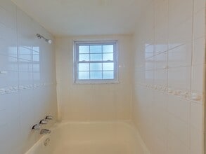 6917 Colonial Woods Dr in St. Louis, MO - Foto de edificio - Building Photo
