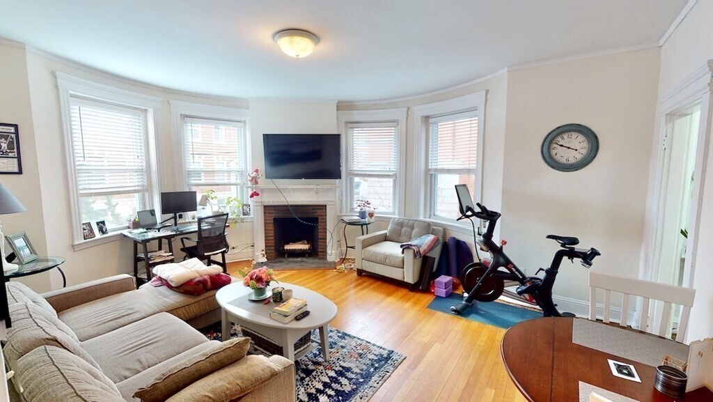 185 Winthrop Rd, Unit 1 in Brookline, MA - Building Photo