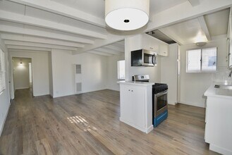 6125 Whitsett Ave, Unit 07 in Los Angeles, CA - Foto de edificio - Building Photo