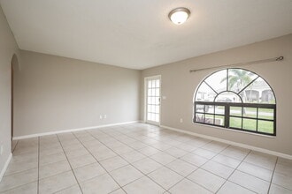433 SE 13th Pl in Cape Coral, FL - Building Photo - Building Photo