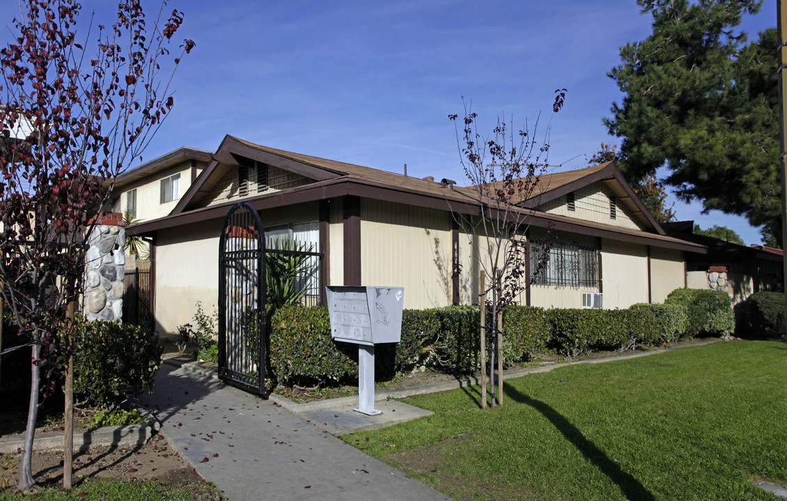 4644 Bandera St in Montclair, CA - Building Photo