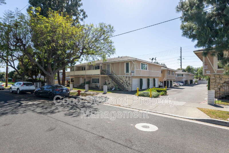 410 N Clark St in Orange, CA - Building Photo