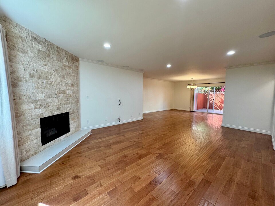2717 Arizona Ave in Santa Monica, CA - Building Photo