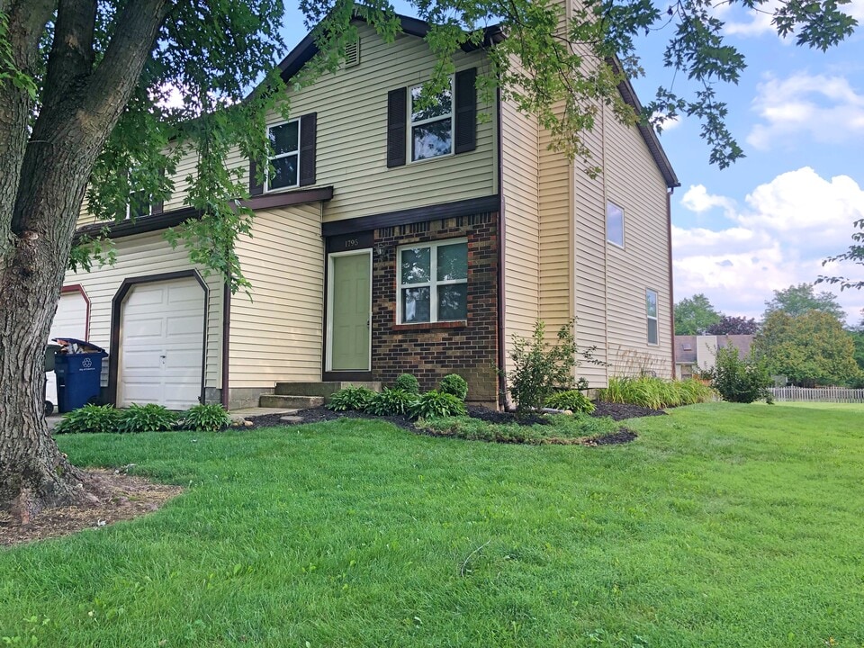 1795 Laramie Drive, Unit 1795 Laramie Drive in Powell, OH - Building Photo