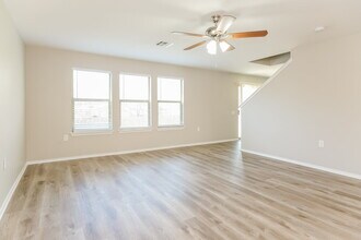 5403 S Hearsey Dr in Austin, TX - Building Photo - Building Photo