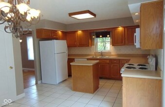 412 S Prestwick Ln in Yorktown, IN - Building Photo - Building Photo