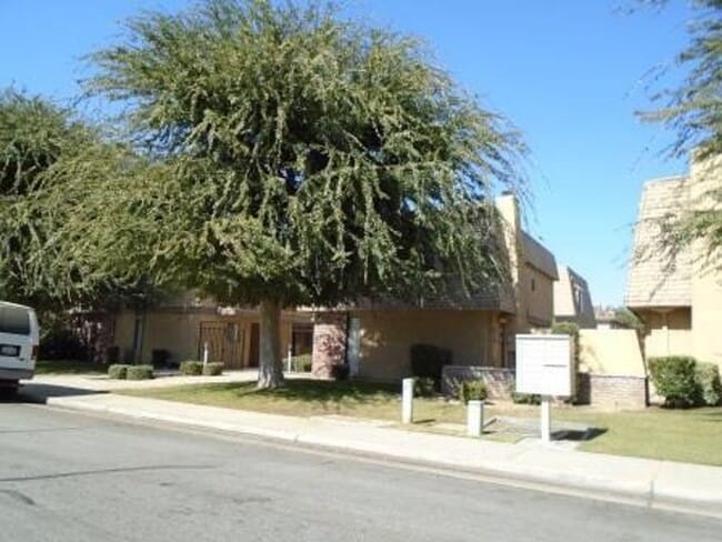 817 Deseret Way in Bakersfield, CA - Building Photo - Building Photo