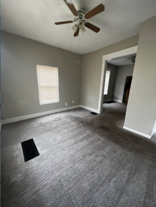 3534 Flora Ave in Kansas City, MO - Foto de edificio