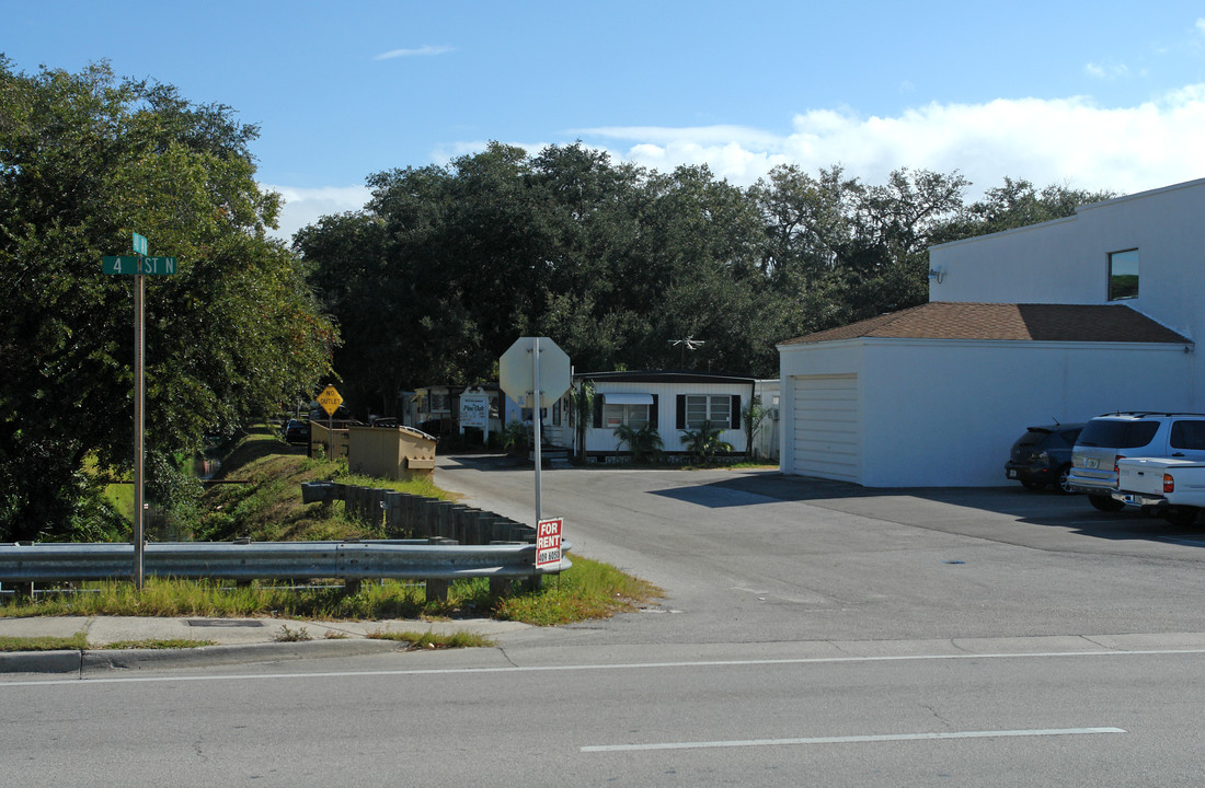 Pine Oak Trailer Court in St. Petersburg, FL - Building Photo