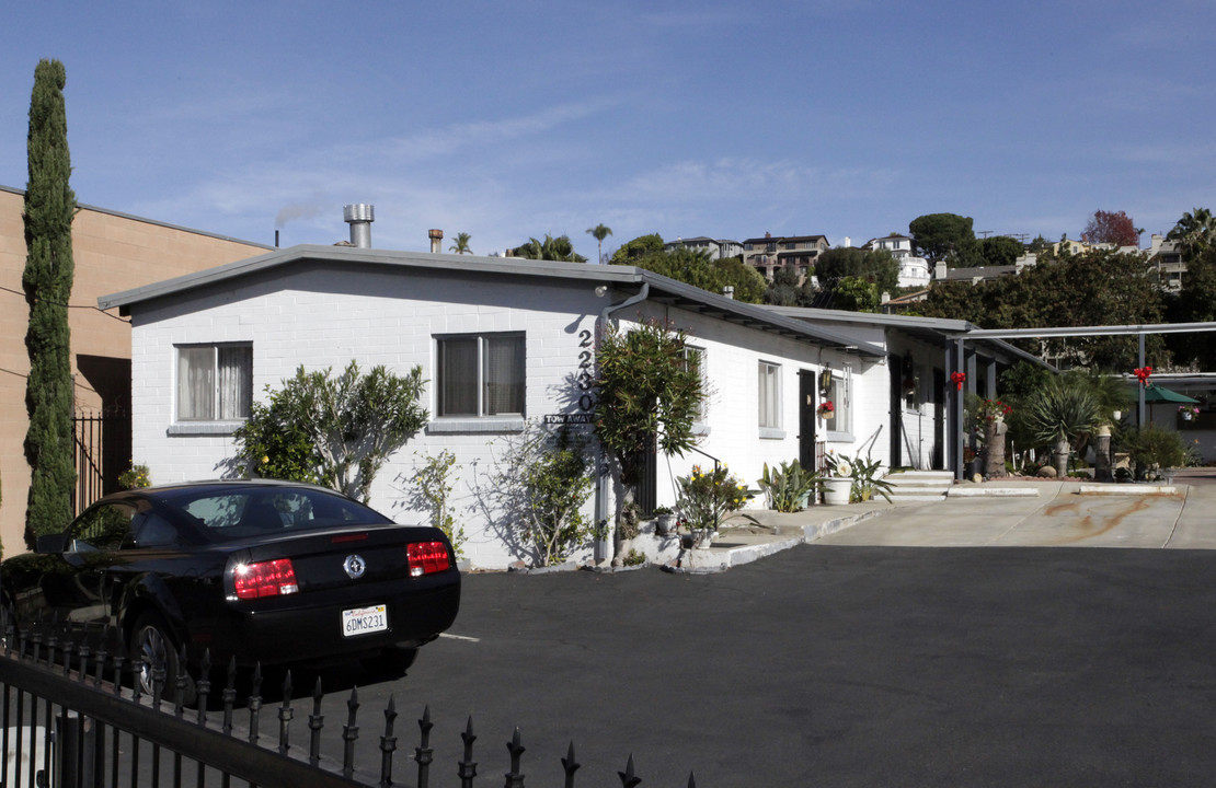 2230 San Diego Ave in San Diego, CA - Foto de edificio