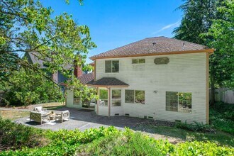 16909 NE 37th Pl in Bellevue, WA - Building Photo - Building Photo