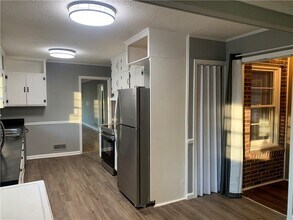6059 Harleston Rd NE in Atlanta, GA - Building Photo - Building Photo