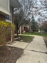 15284 Yale Dr in Clinton Township, MI - Foto de edificio - Building Photo