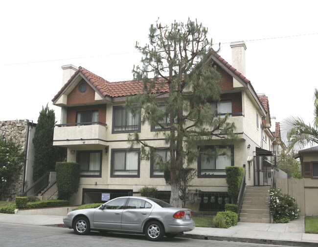 2324 N Ontario St in Burbank, CA - Foto de edificio - Building Photo