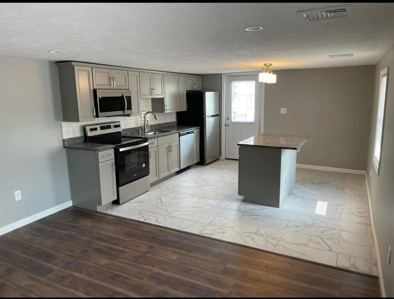 752 Dunmore St in Throop, PA - Building Photo