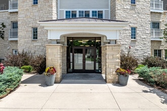 Riverview Place in Cedar Rapids, IA - Foto de edificio - Building Photo