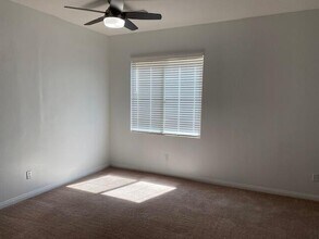 3063 E Ave H10 in Lancaster, CA - Building Photo - Building Photo