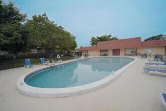 9374 SW 3rd St in Boca Raton, FL - Building Photo - Building Photo