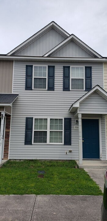 7006 Banister Loop in Jacksonville, NC - Building Photo