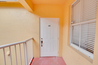 2021 Shoma Dr in West Palm Beach, FL - Foto de edificio - Building Photo