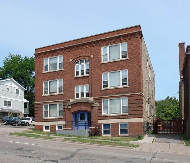 216 N 14th Ave E in Duluth, MN - Foto de edificio - Building Photo