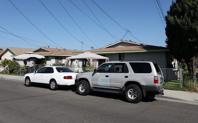 3833-3837 Live Oak St in Bell, CA - Building Photo - Building Photo