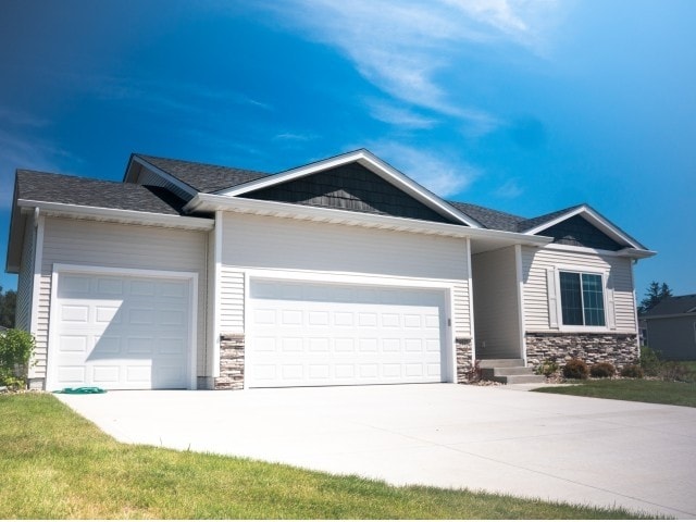 Two Rivers Home Rentals in West Des Moines, IA - Building Photo
