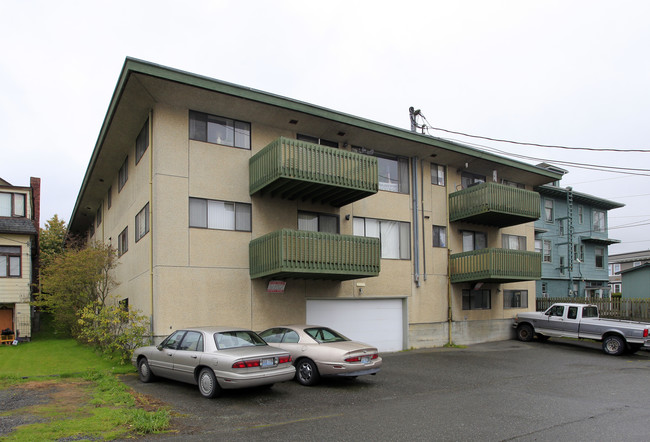 Kingscourt Apartments in Everett, WA - Building Photo - Building Photo