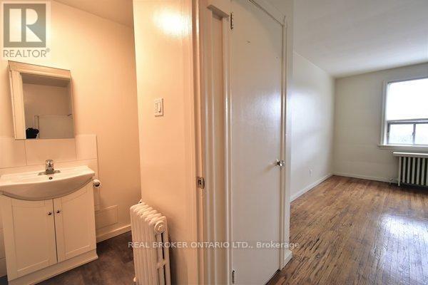 202 O'Connor Dr in Toronto, ON - Building Photo - Building Photo