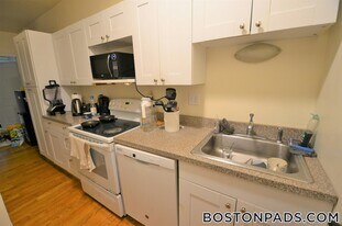 35 Brookline St, Unit 10 in Cambridge, MA - Building Photo