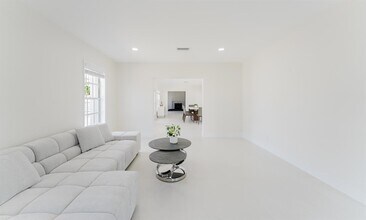 3199 NE 6th Dr in Boca Raton, FL - Building Photo - Building Photo