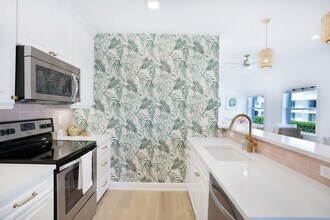 106 Hammon Ave in Palm Beach, FL - Building Photo - Building Photo