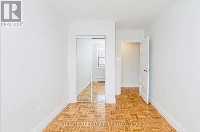 2-402 Grandstand Pl