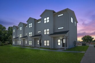 140 S 15th St in Clear Lake, IA - Building Photo - Building Photo