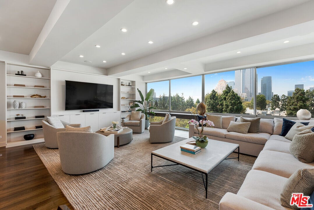 2220 Ave of the Stars in Los Angeles, CA - Building Photo