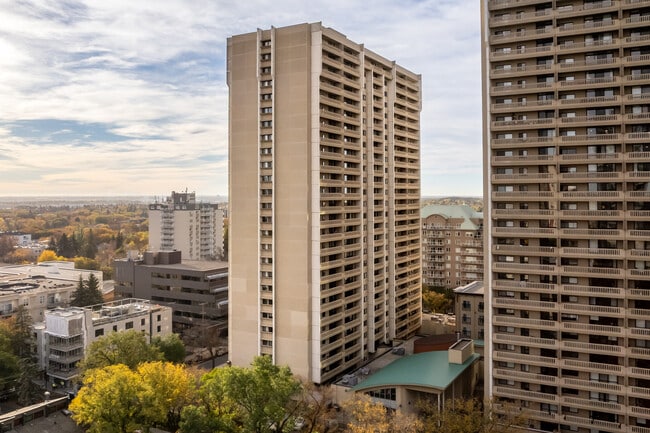 Windsor Park Plaza & Lofts in Edmonton, AB - Building Photo - Building Photo